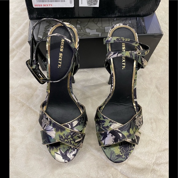 New Miss Sixty style Q02626 size 38 (6) and 39 (6.5) camo type pattern heels - Picture 2 of 4